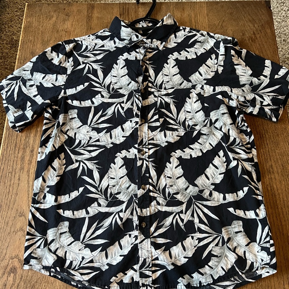 Old Navy Black and White Leaf Print Shirt